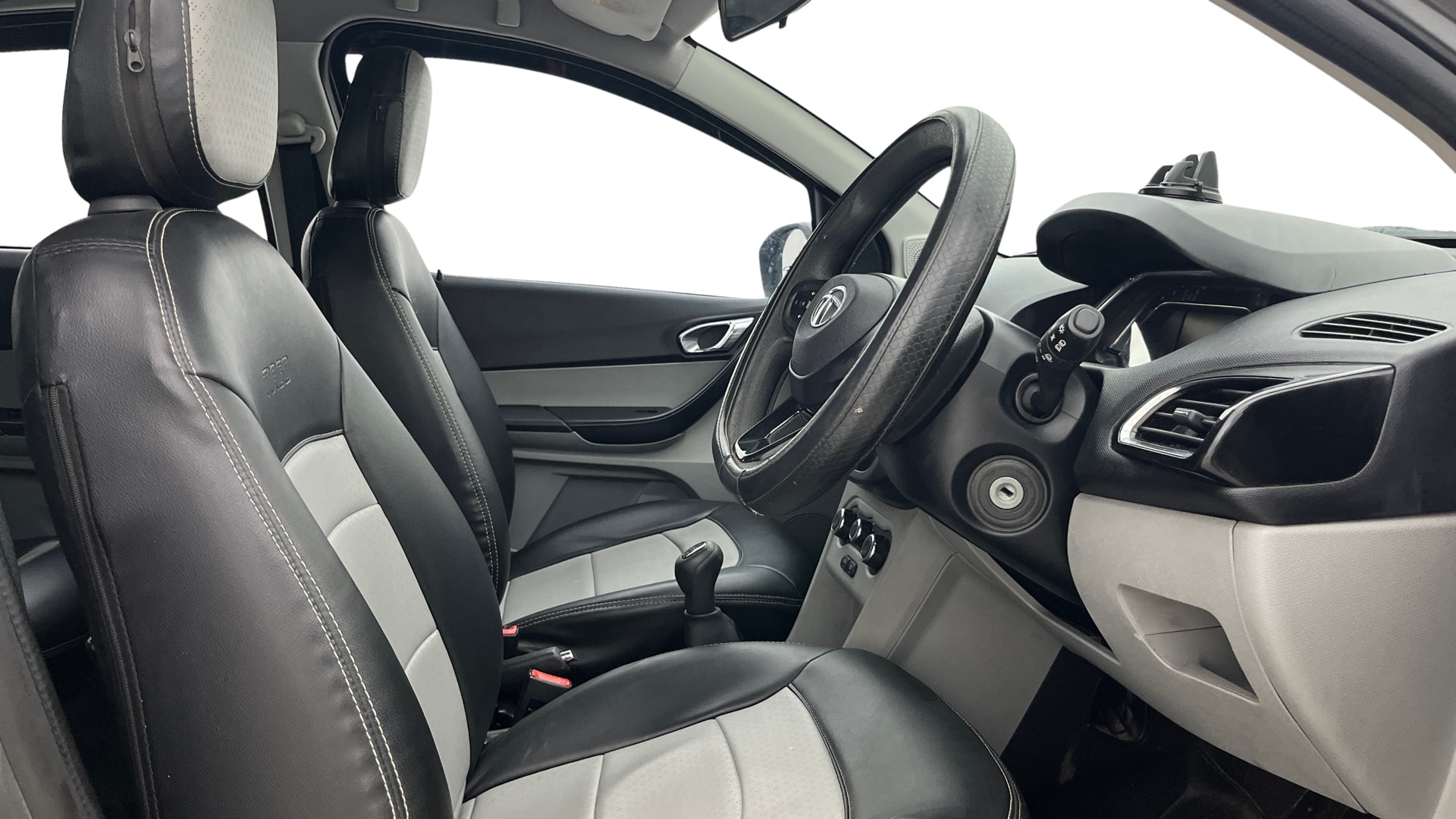 View 2020 Tata Tiago Revotorq XB Image 25 Used 2020 Tata Tiago Revotorq XB Image 25