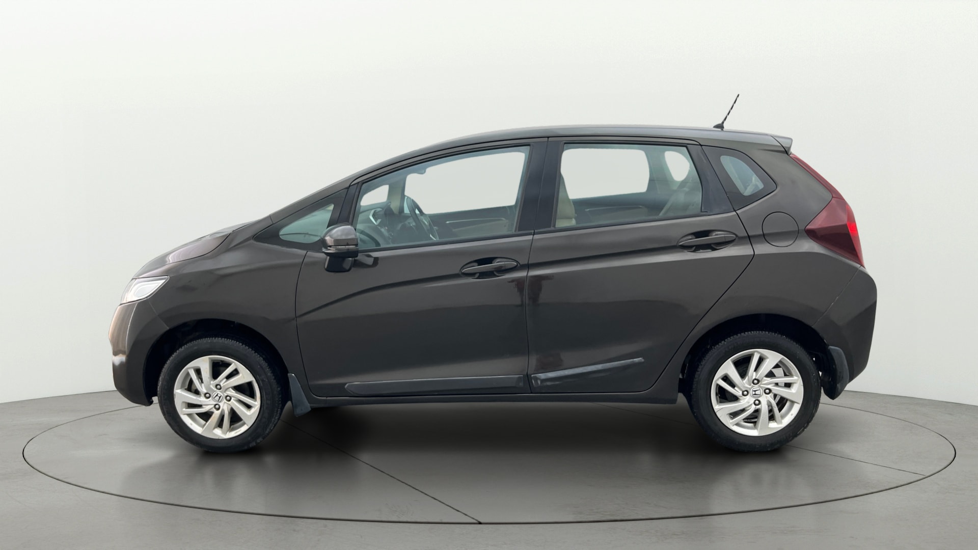 View 2015 Honda Jazz E MT Diesel Image 5 Used 2015 Honda Jazz E MT Diesel Image 5