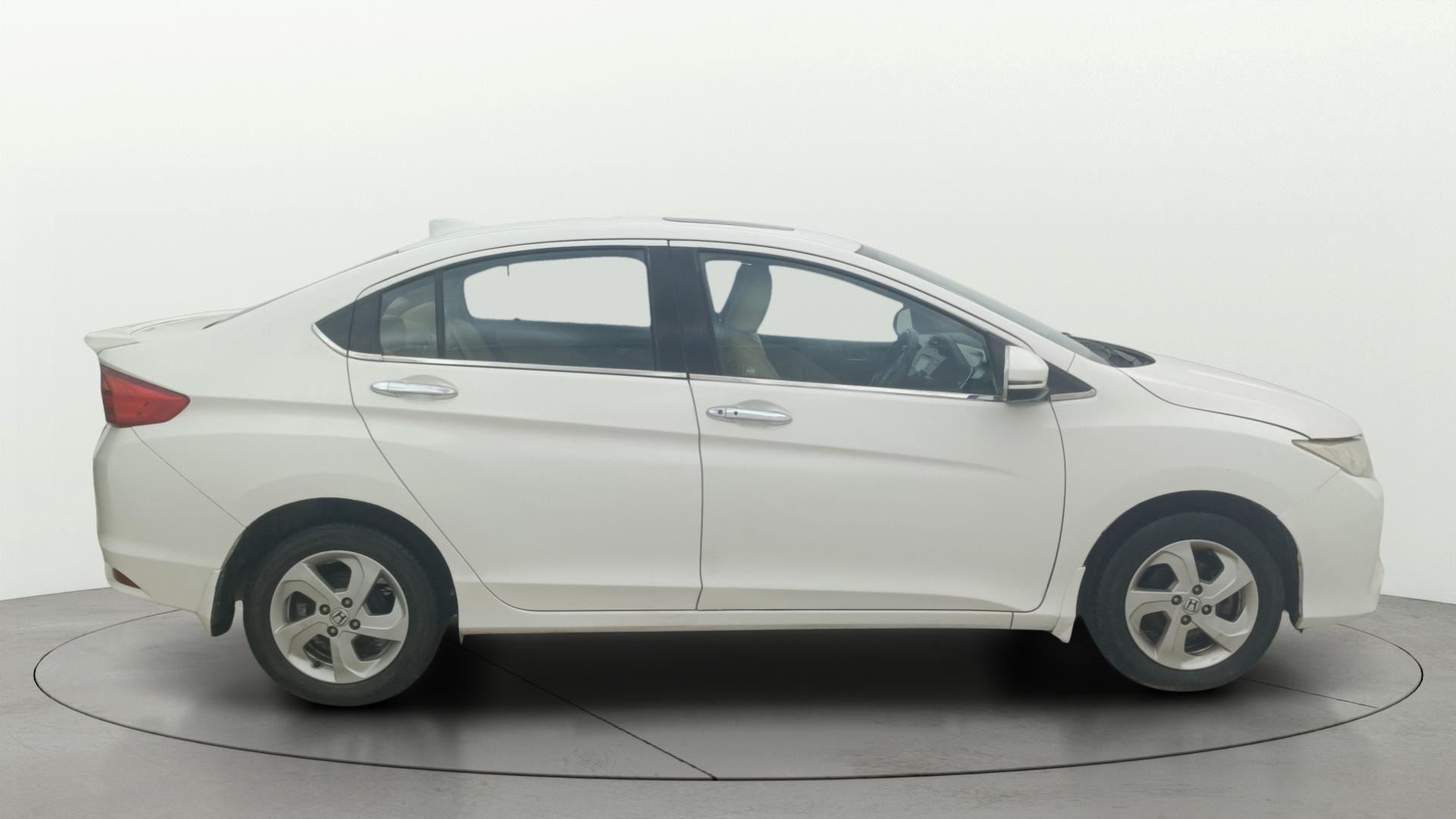 View 2014 Honda City ZX MT Diesel Anniversary Edition Image 9 Used 2014 Honda City ZX MT Diesel Anniversary Edition Image 9