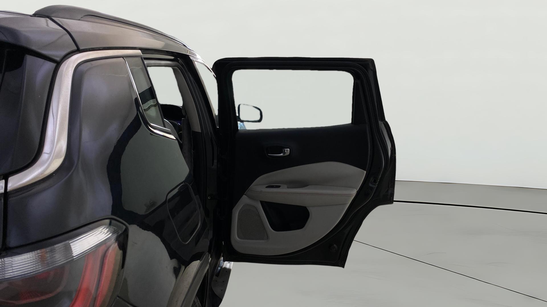 View 2018 Jeep Compass Limited 1.4 Multi AIR Petrol DDCT AT BS IV Image 7 Used 2018 Jeep Compass Limited 1.4 Multi AIR Petrol DDCT AT BS IV Image 7