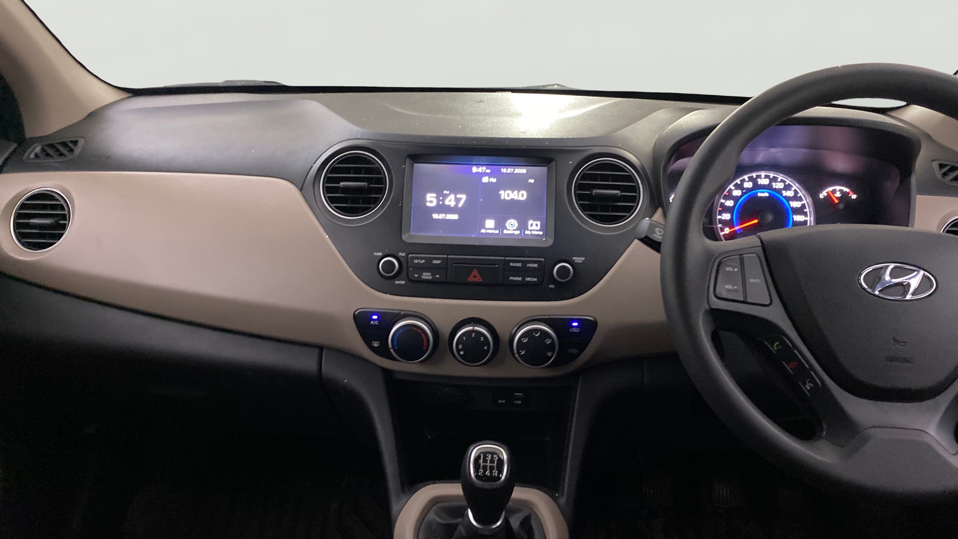 View 2019 Hyundai Grand i10 Sportz 1.2 Kappa Image 17 Used 2019 Hyundai Grand i10 Sportz 1.2 Kappa Image 17