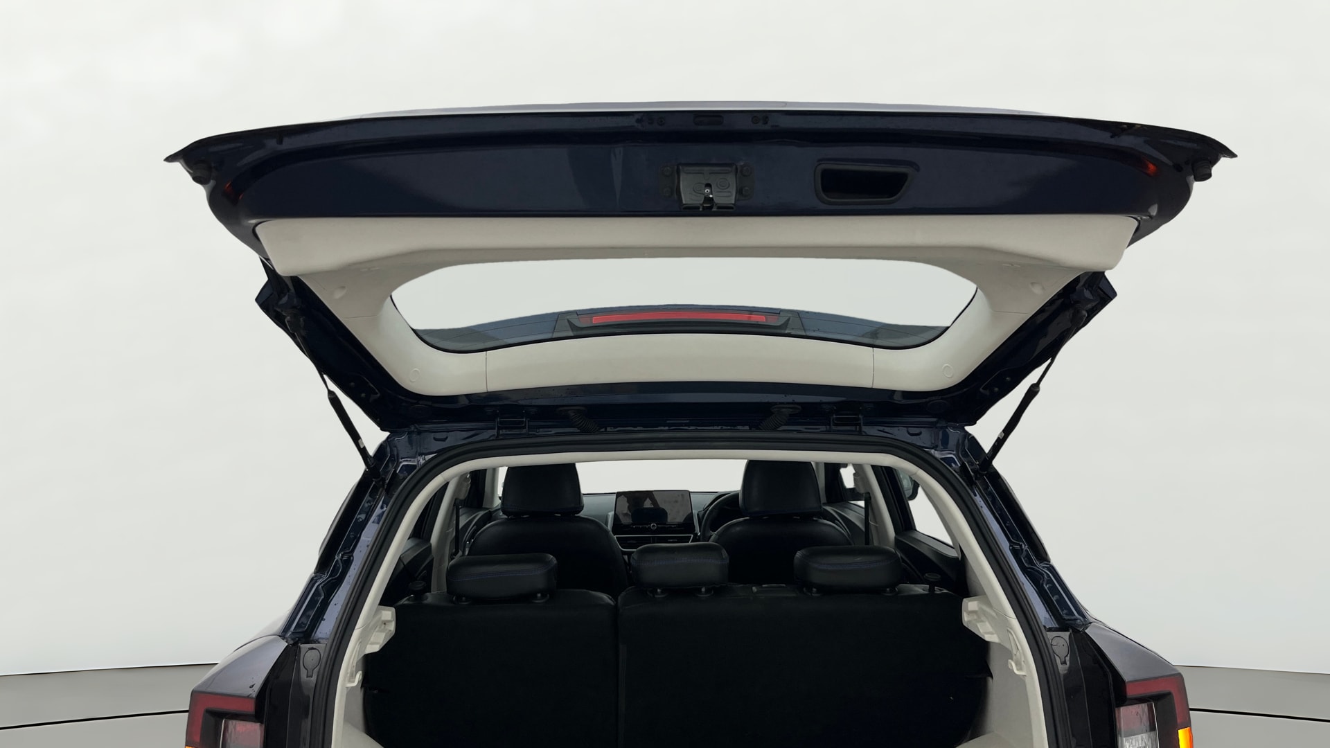 View 2024 Mahindra XUV 3XO AX5L 1.2 TGDi Image 32 Used 2024 Mahindra XUV 3XO AX5L 1.2 TGDi Image 32