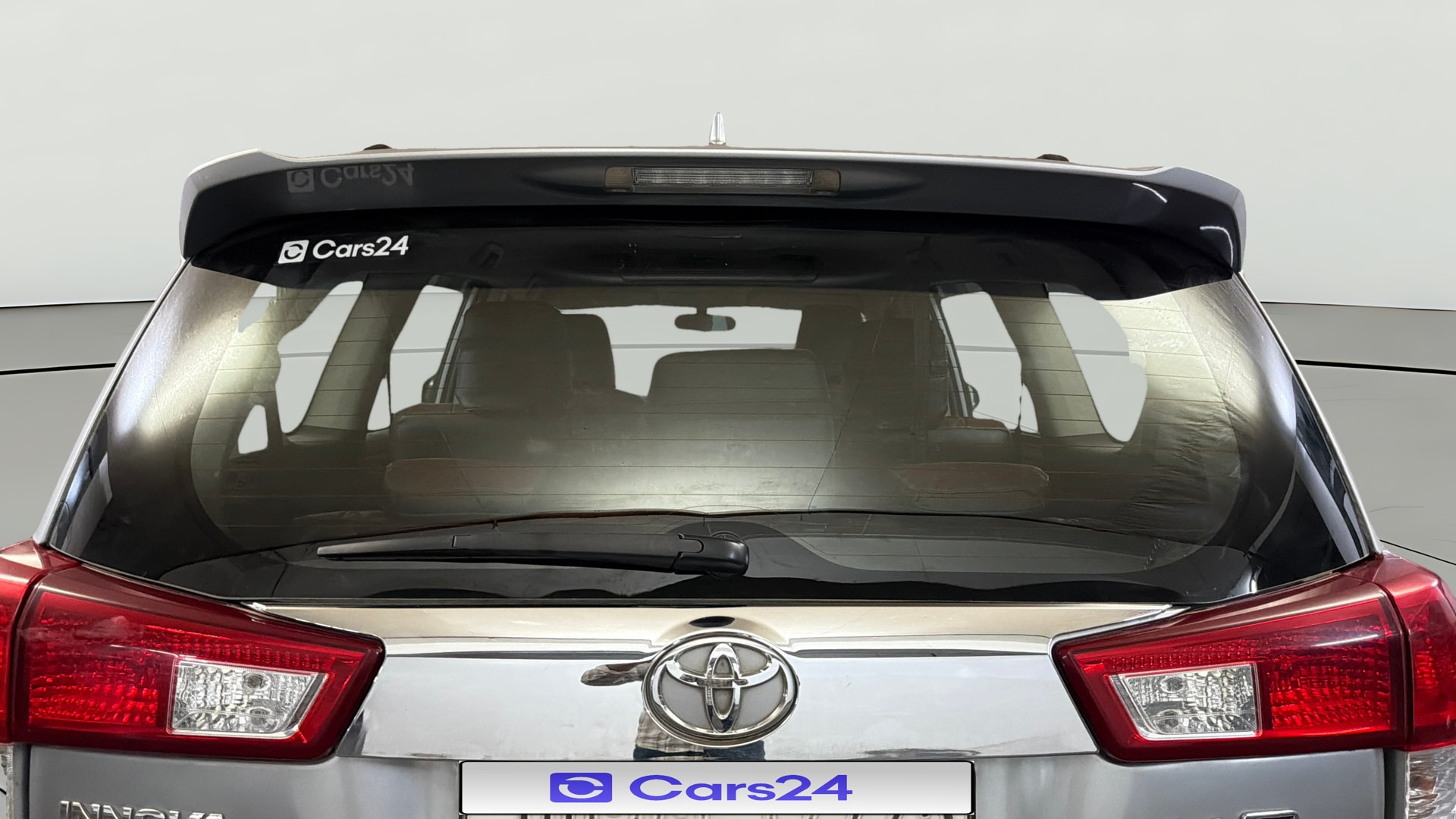 View 2020 Toyota Innova Crysta 2.7 GX AT 7-Seater BS IV Image 4 Used 2020 Toyota Innova Crysta 2.7 GX AT 7-Seater BS IV Image 4