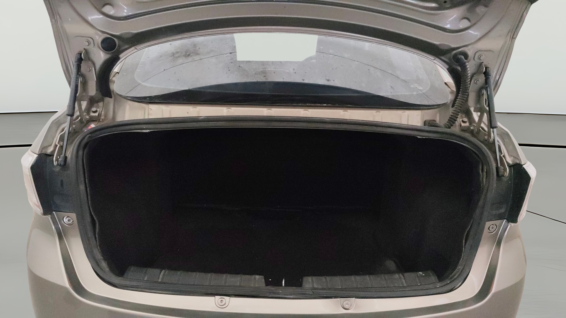 View 2018 Tata Tigor XE Diesel Image 37 Used 2018 Tata Tigor XE Diesel Image 37