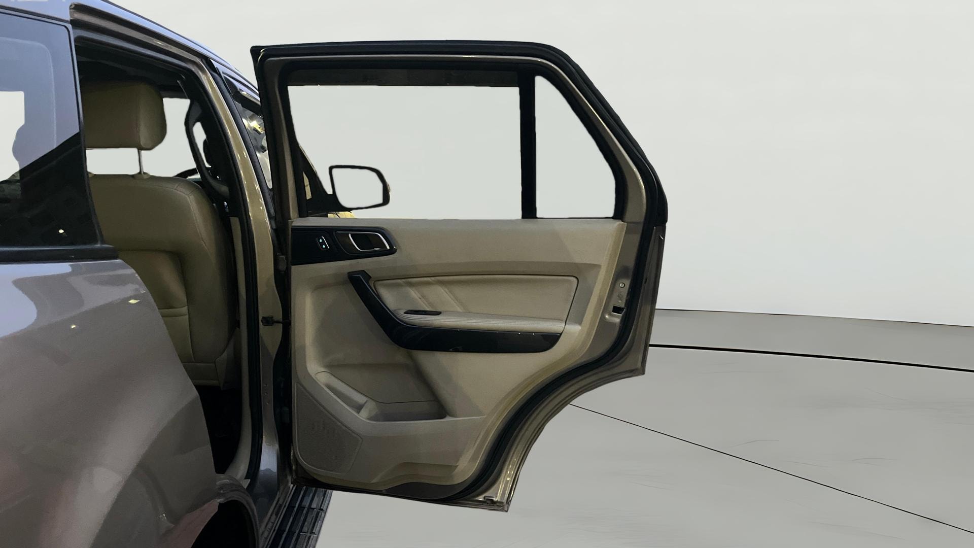 View 2021 Ford Endeavour 2.2L 4X2 AT Titanium Image 6 Used 2021 Ford Endeavour 2.2L 4X2 AT Titanium Image 6