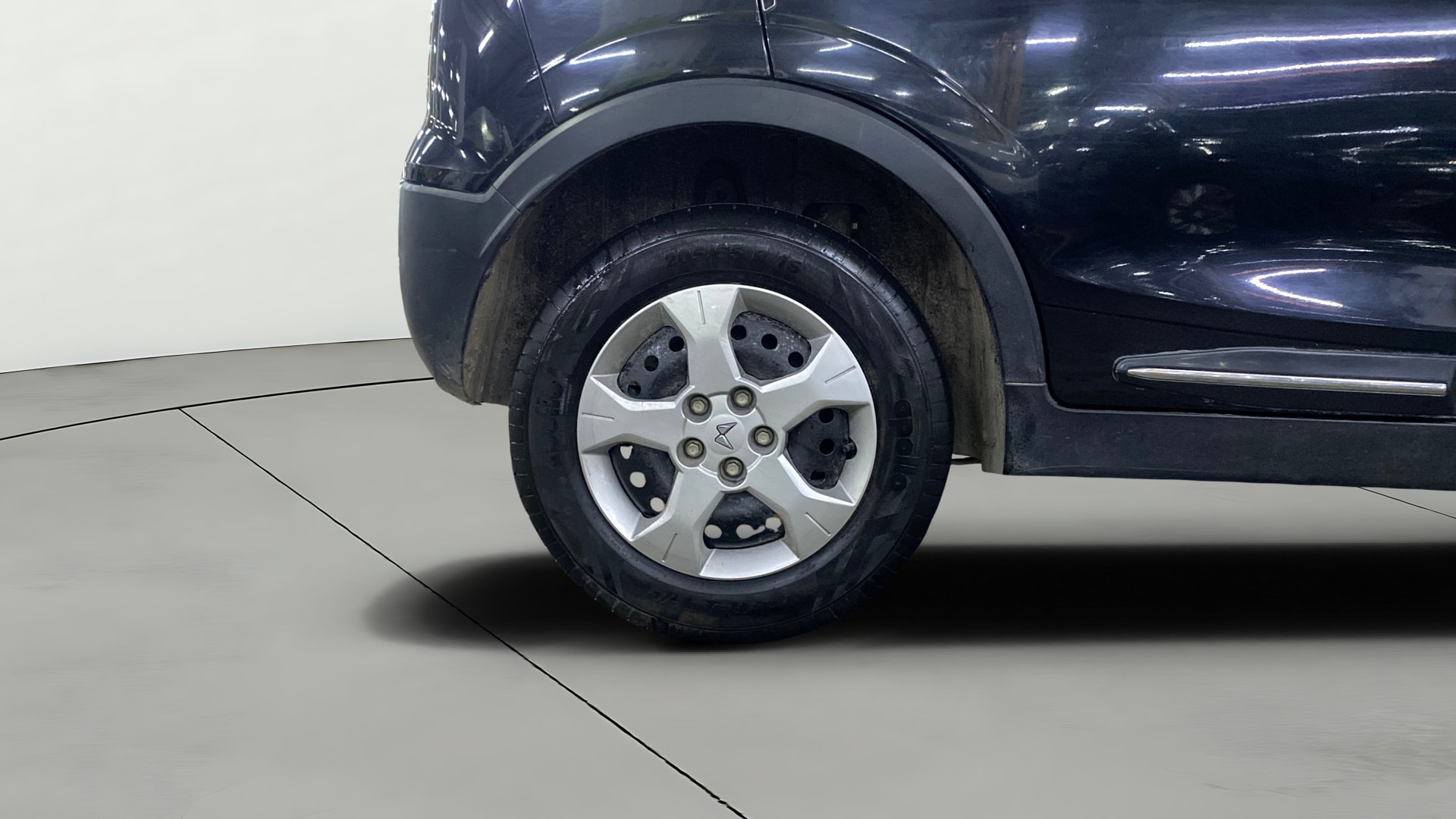 Used 2023 Mahindra XUV300 Used 2023 Mahindra XUV300