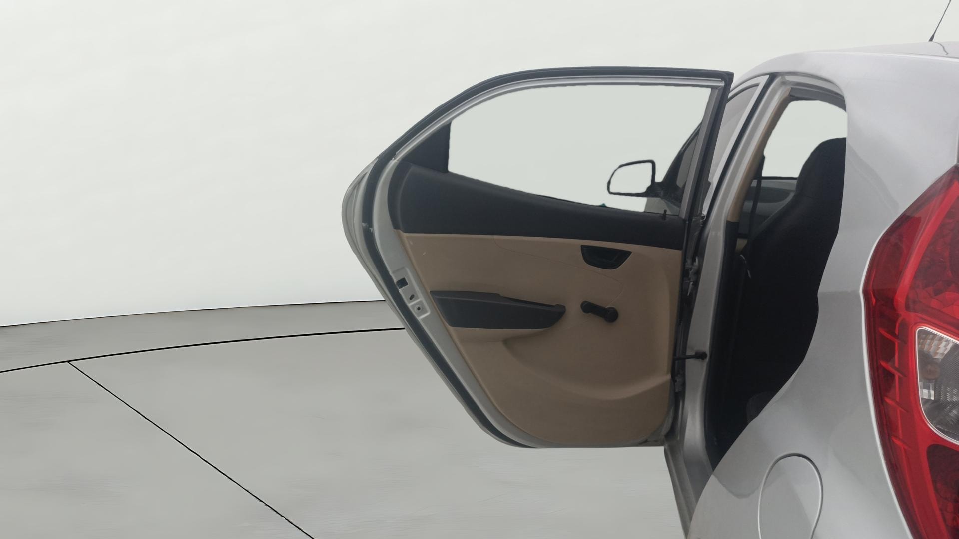 View 2014 Hyundai EON Magna Plus Image 22 Used 2014 Hyundai EON Magna Plus Image 22