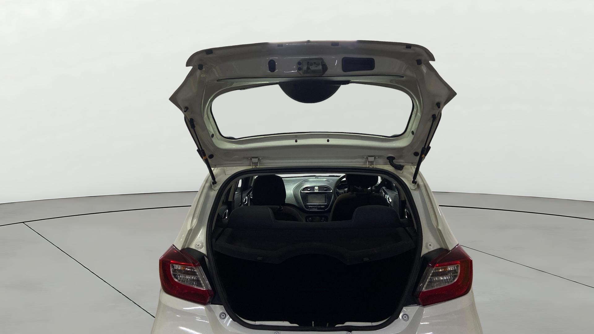 View 2020 Tata Tiago Revotorq XB Image 16 Used 2020 Tata Tiago Revotorq XB Image 16