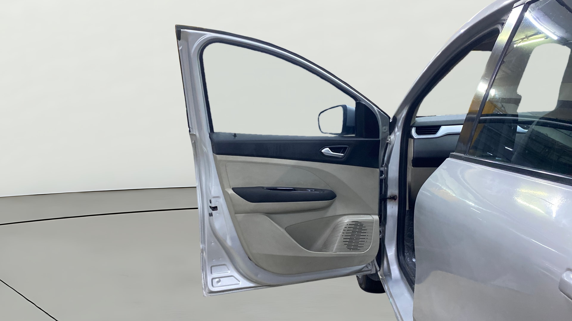 View 2020 Renault Triber RXZ AMT Image 38 Used 2020 Renault Triber RXZ AMT Image 38