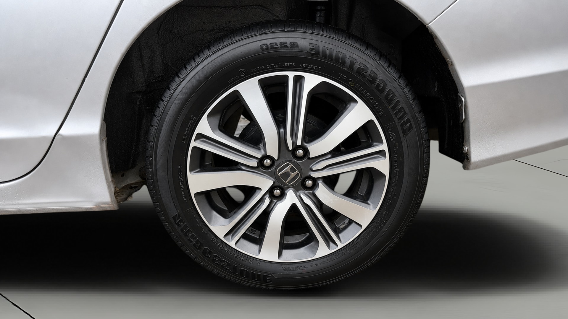 View 2022 Honda City ZX MT Diesel Anniversary Edition Image 12 Used 2022 Honda City ZX MT Diesel Anniversary Edition Image 12
