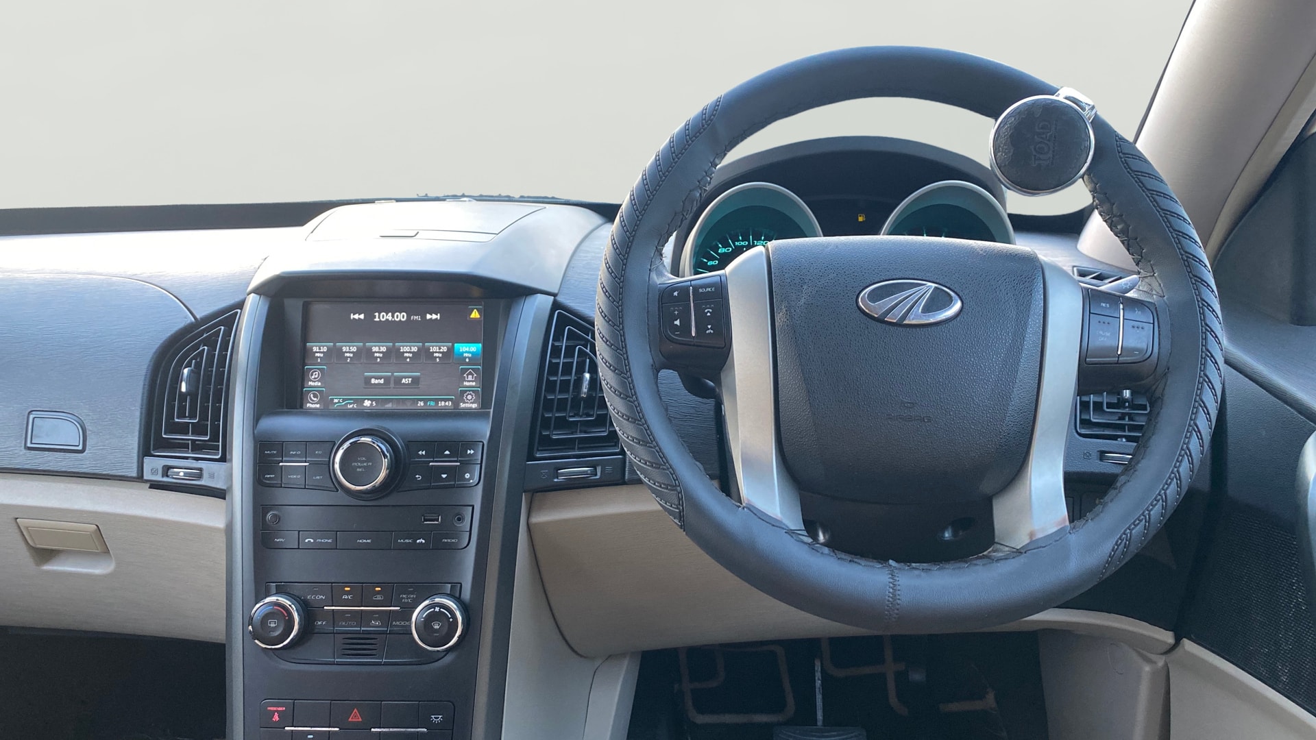 View 2018 Mahindra XUV500 G AT Image 22 Used 2018 Mahindra XUV500 G AT Image 22