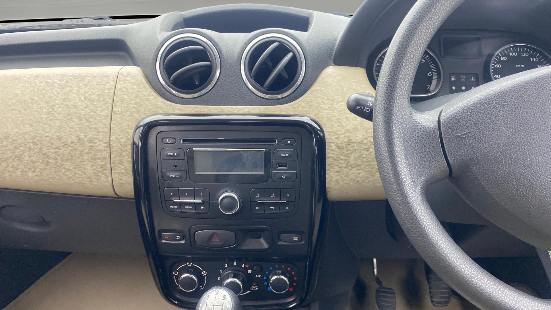 View 2014 Renault Duster Diesel 85PS STD Image 17 Used 2014 Renault Duster Diesel 85PS STD Image 17
