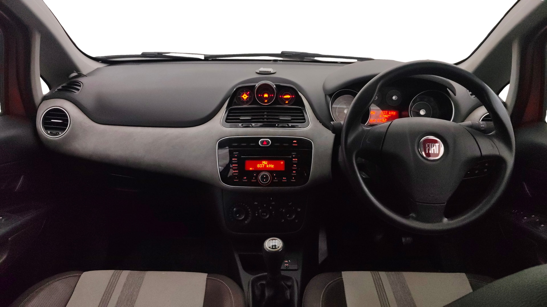 View 2016 Fiat Avventura Dynamic 1.4L FIRE Petrol Image 15 Used 2016 Fiat Avventura Dynamic 1.4L FIRE Petrol Image 15