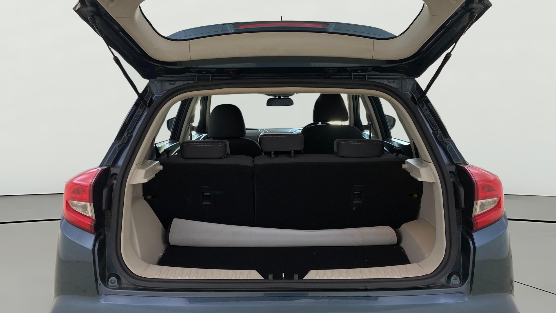 View 2019 Mahindra XUV300 W4 Petrol BS IV Image 37 Used 2019 Mahindra XUV300 W4 Petrol BS IV Image 37