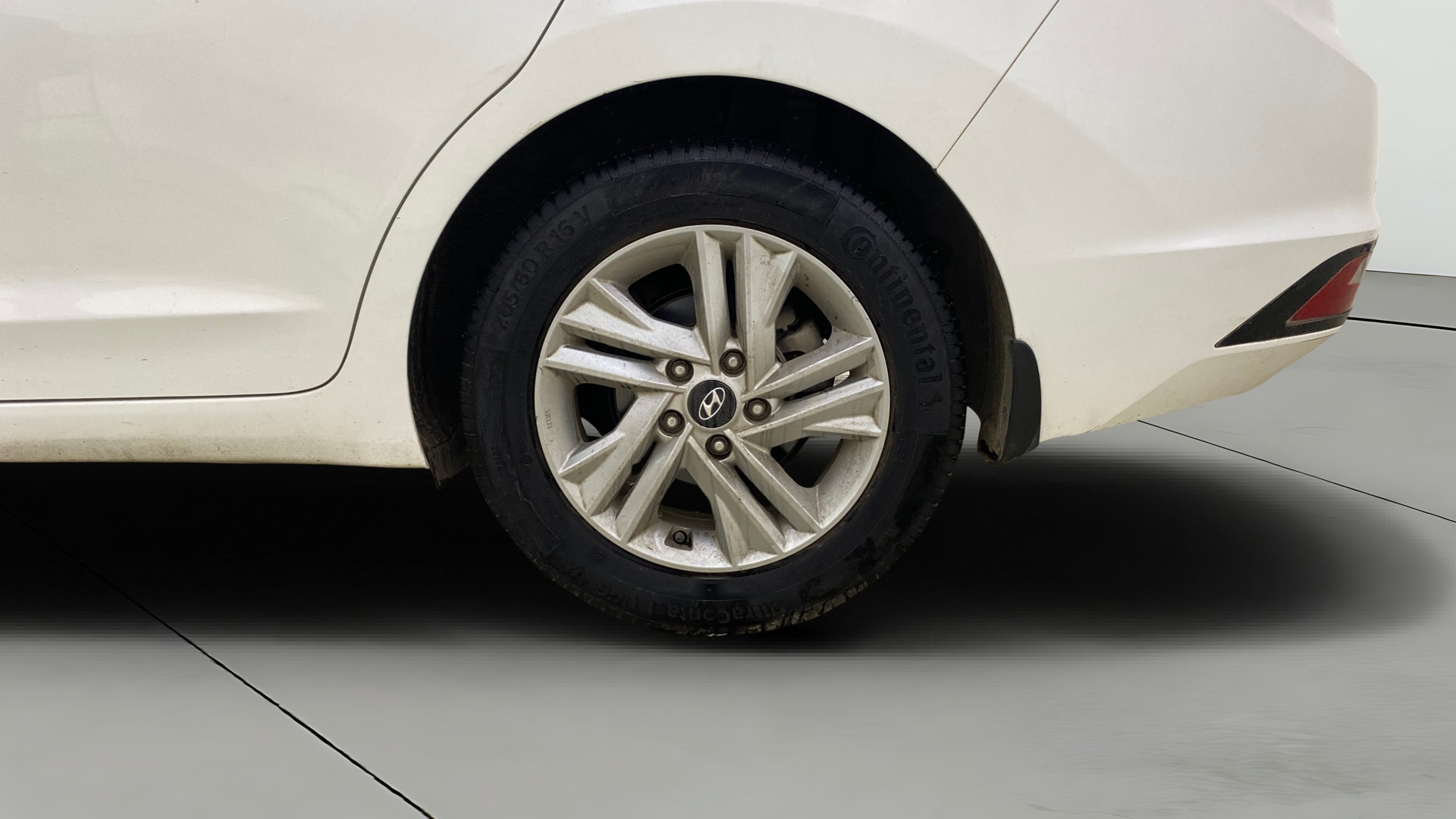 View 2021 Hyundai Elantra 1.6 CRDi S Image 8 Used 2021 Hyundai Elantra 1.6 CRDi S Image 8