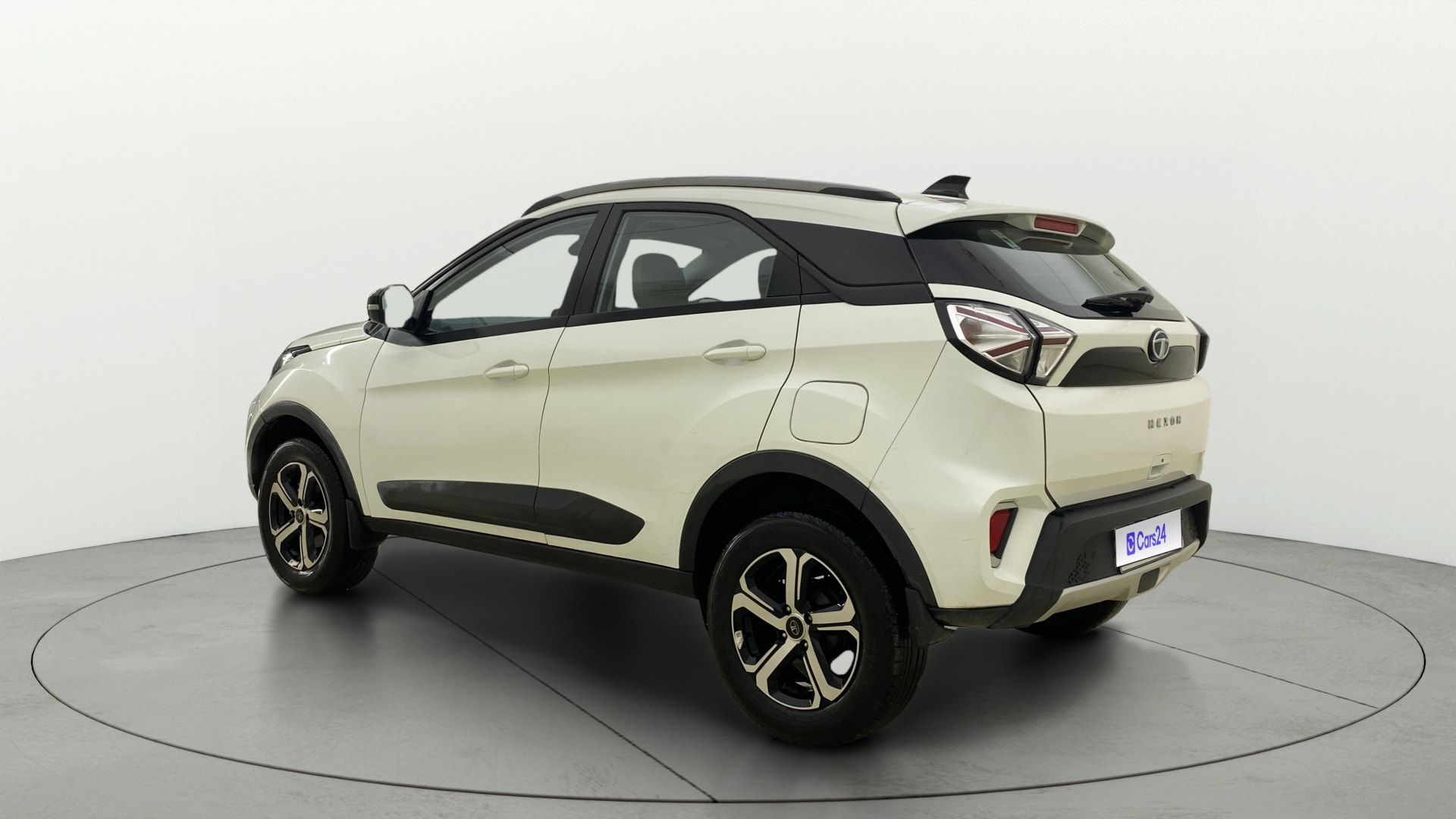View 2023 Tata Nexon Revotron XZ Plus Lux Image 2 Used 2023 Tata Nexon Revotron XZ Plus Lux Image 2