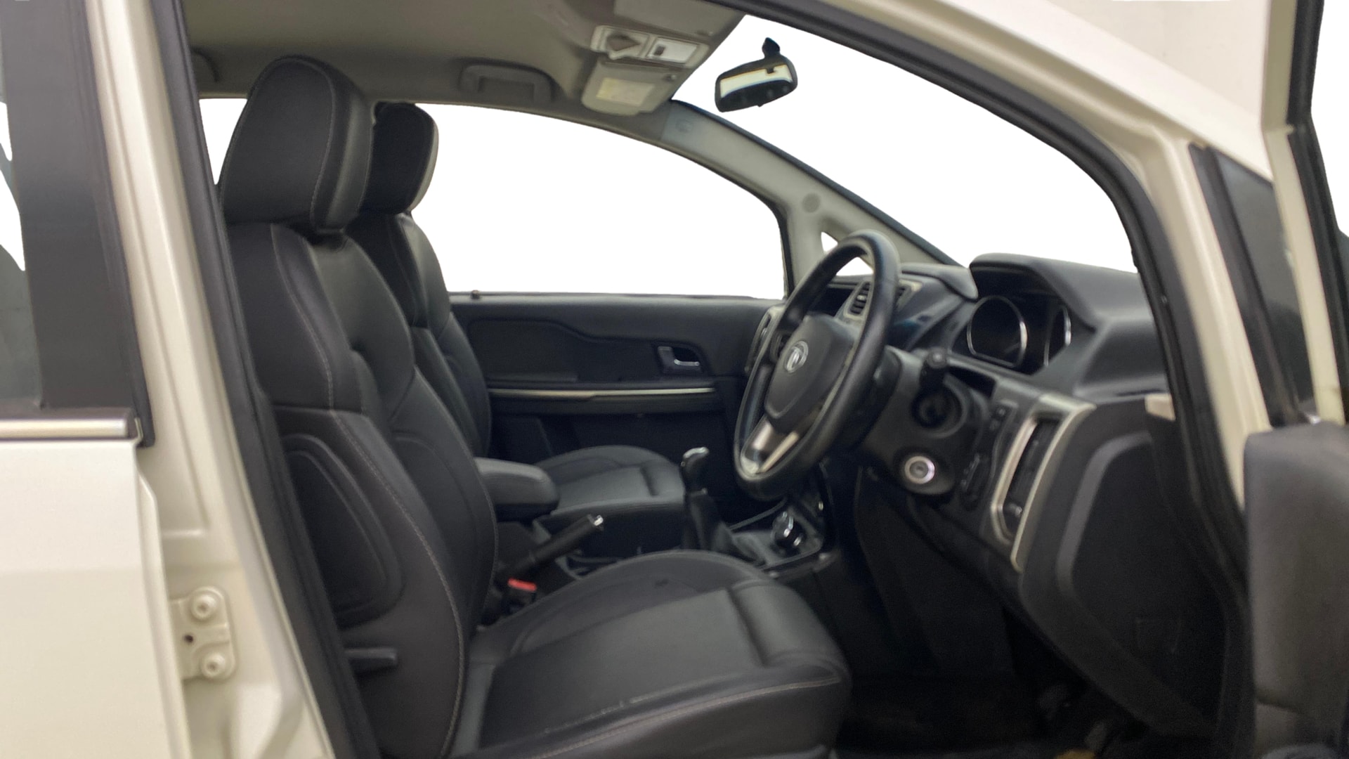 View 2017 Tata Hexa XT 4X2 Image 26 Used 2017 Tata Hexa XT 4X2 Image 26