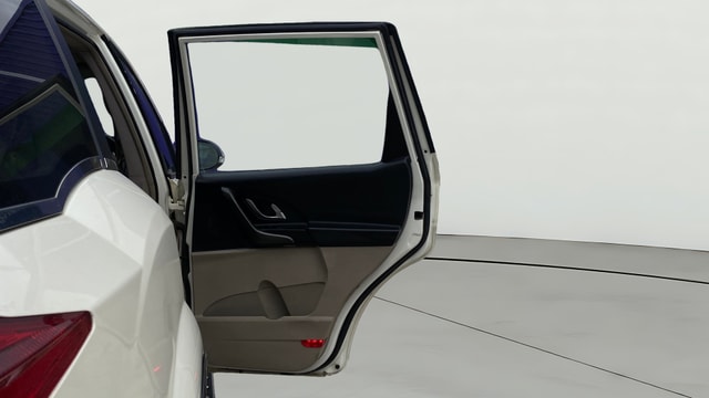 View Mahindra XUV500 Image 6 Used Mahindra XUV500 Image 6