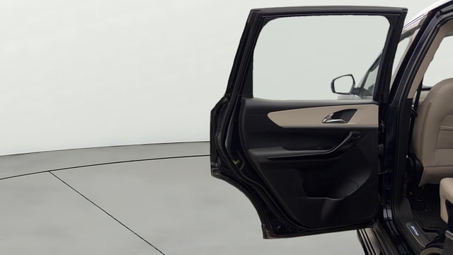 View Mahindra XUV700 Image 16 Used Mahindra XUV700 Image 16