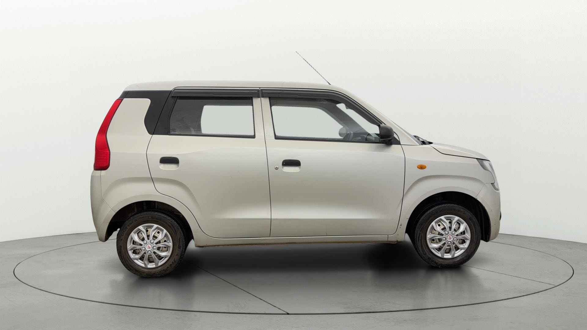 View 2021 Maruti Suzuki 1000 Base Variant Image 8 Used 2021 Maruti Suzuki 1000 Base Variant Image 8
