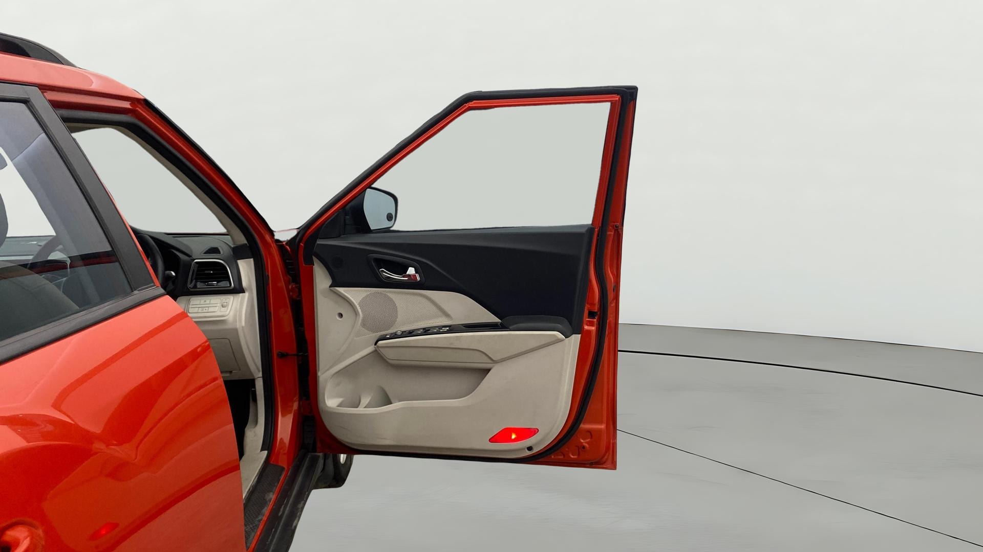 View 2019 Mahindra XUV300 W4 Petrol BS IV Image 47 Used 2019 Mahindra XUV300 W4 Petrol BS IV Image 47