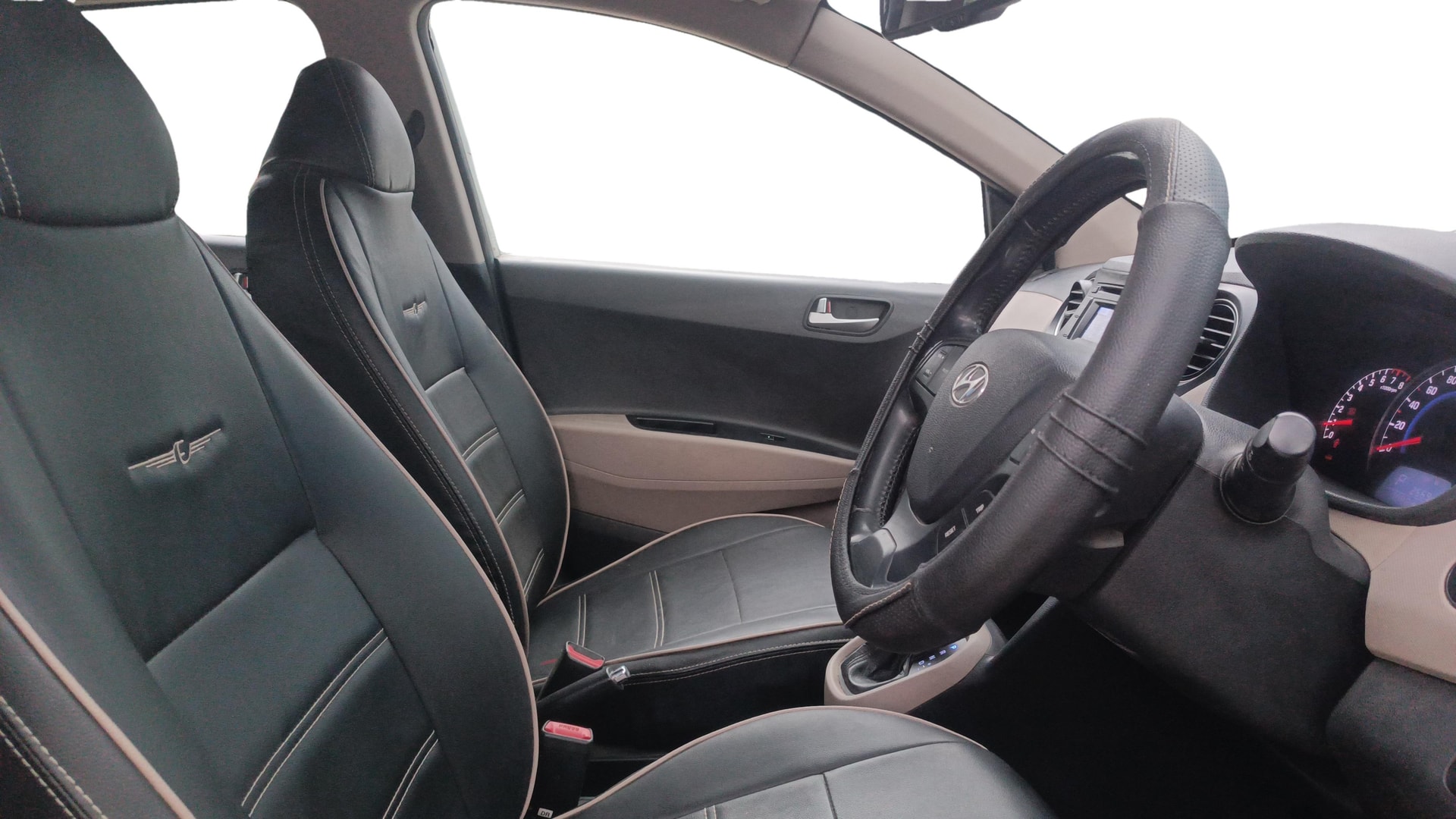 View 2015 Hyundai Grand i10 Asta AT 1.2 Kappa VTVT Image 17 Used 2015 Hyundai Grand i10 Asta AT 1.2 Kappa VTVT Image 17