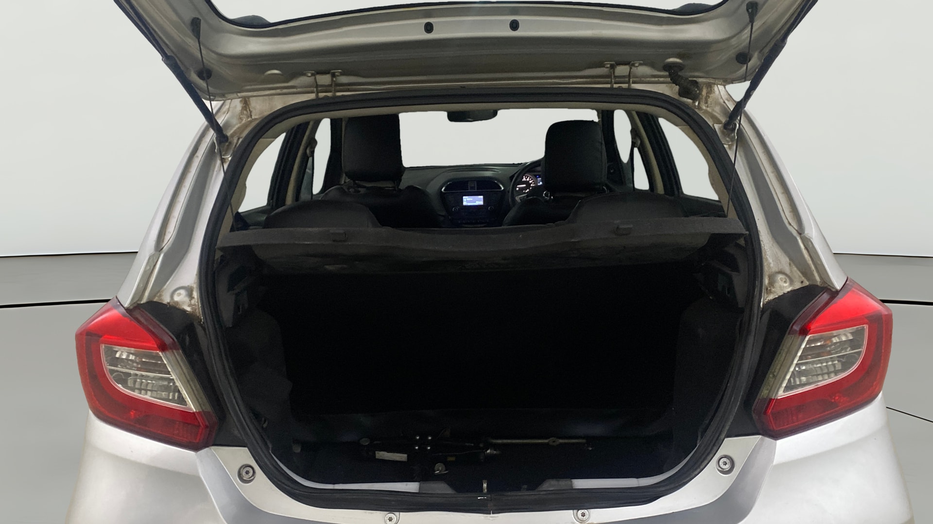 View 2016 Tata Tiago Revotorq XB Image 36 Used 2016 Tata Tiago Revotorq XB Image 36