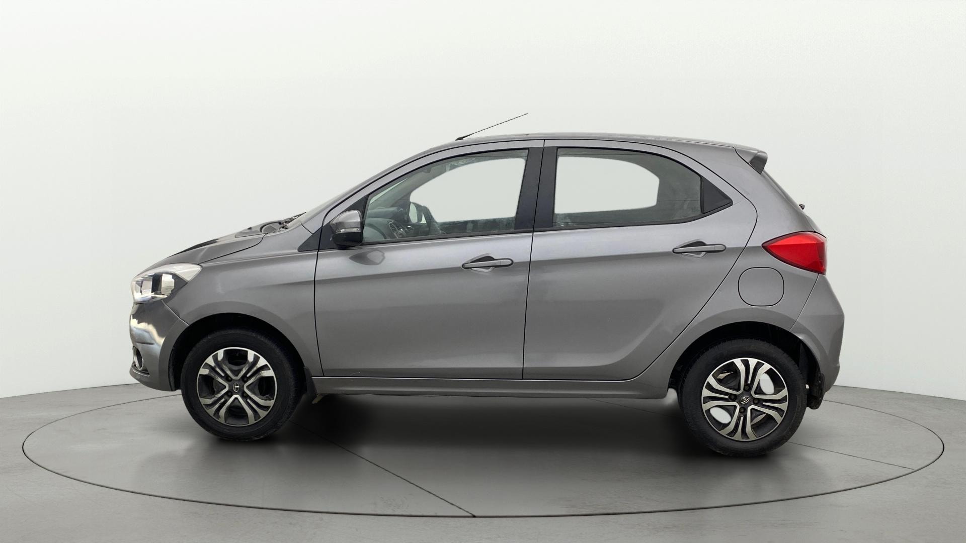 View 2019 Tata Tiago Revotorq XB Image 5 Used 2019 Tata Tiago Revotorq XB Image 5