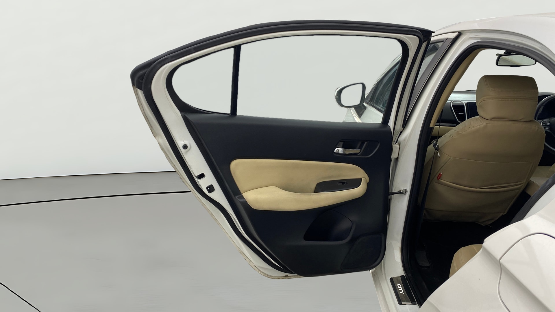 View 2022 Honda City ZX MT Diesel Anniversary Edition Image 23 Used 2022 Honda City ZX MT Diesel Anniversary Edition Image 23