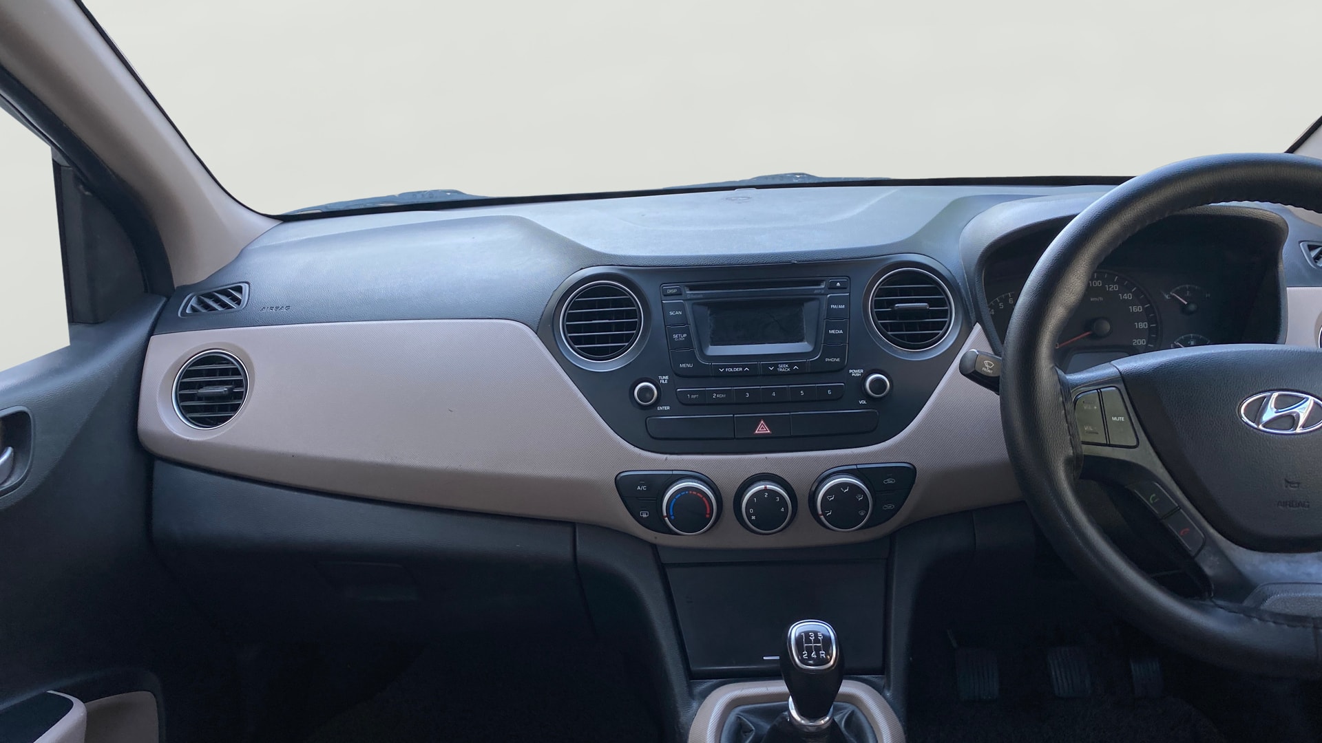 View 2016 Hyundai Xcent SX Petrol Image 17 Used 2016 Hyundai Xcent SX Petrol Image 17