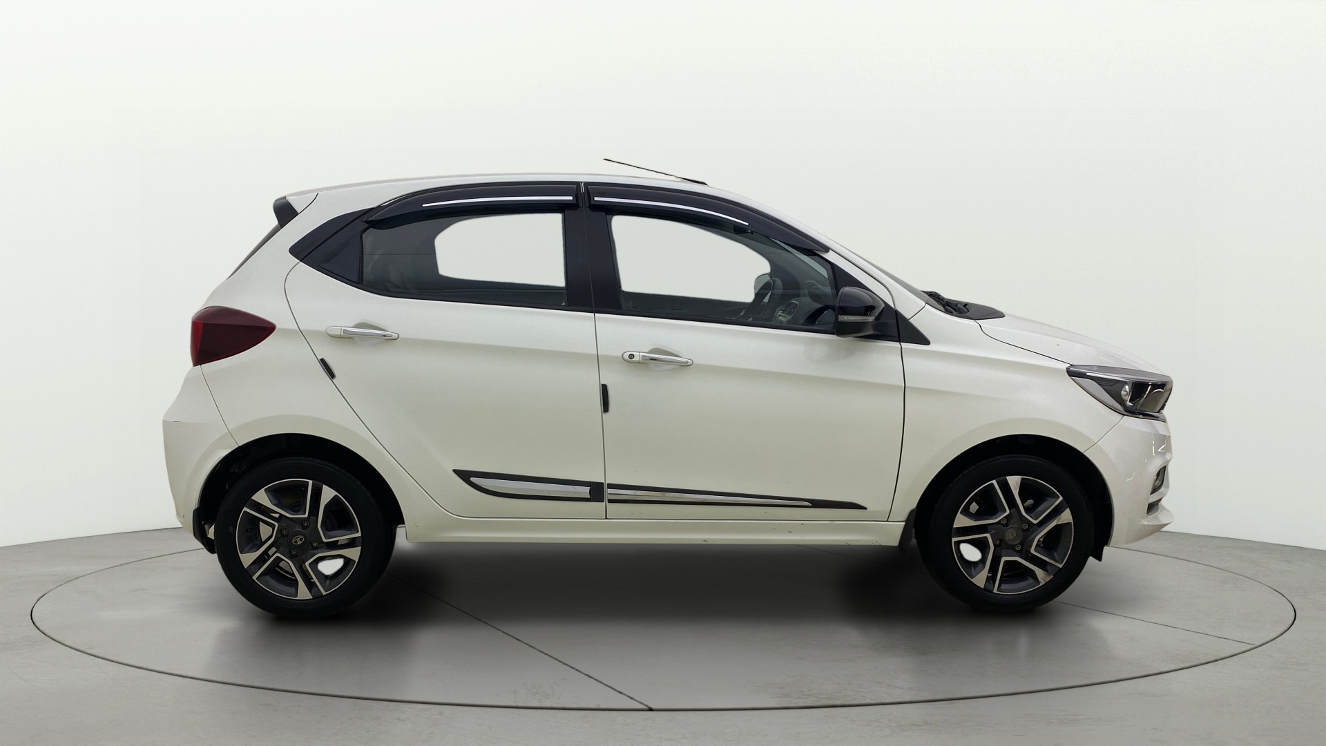 View 2024 Tata Tiago Revotorq XB Image 28 Used 2024 Tata Tiago Revotorq XB Image 28
