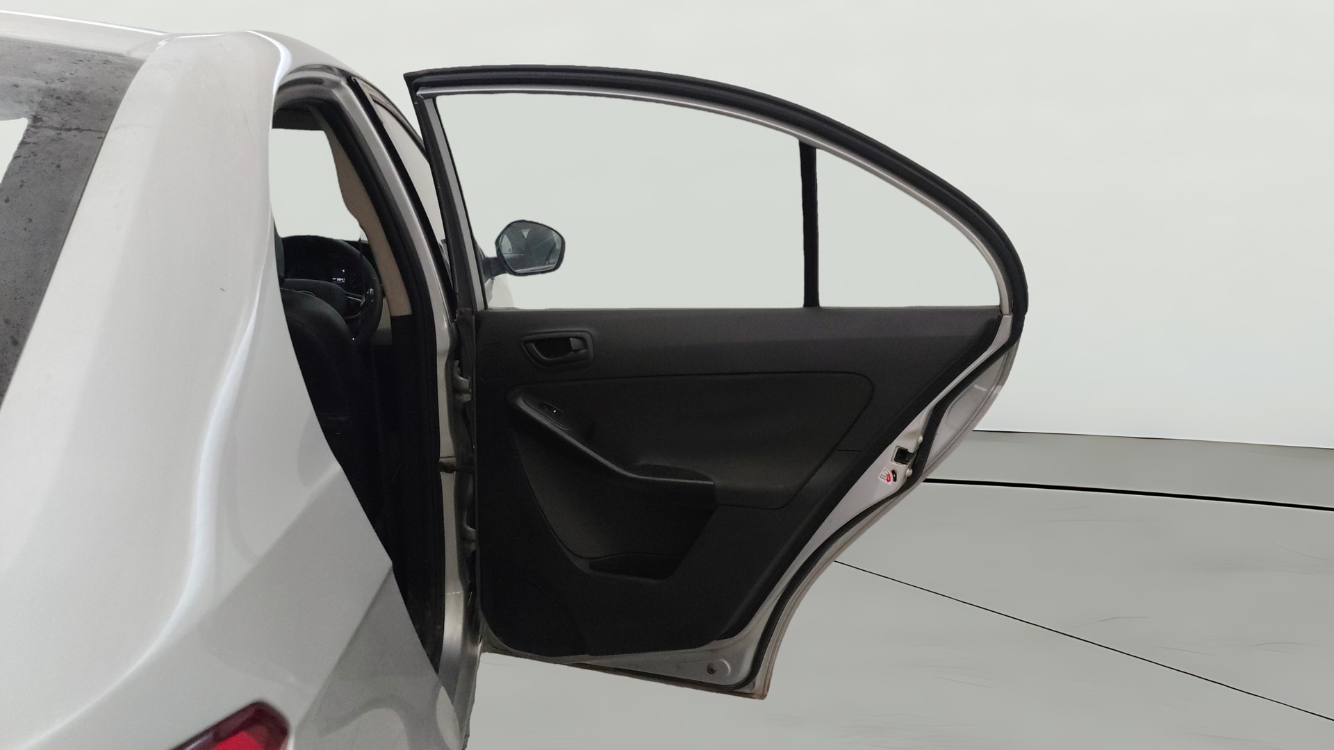View 2015 Tata Zest XM Petrol Image 7 Used 2015 Tata Zest XM Petrol Image 7