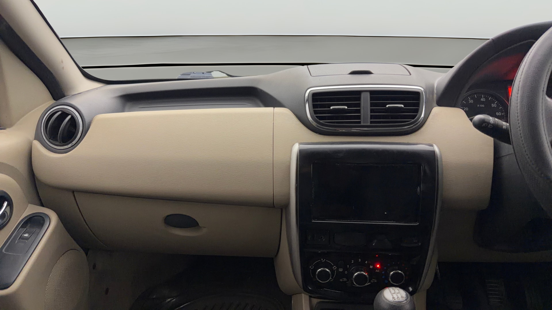 View 2014 Nissan Terrano XL P Image 17 Used 2014 Nissan Terrano XL P Image 17