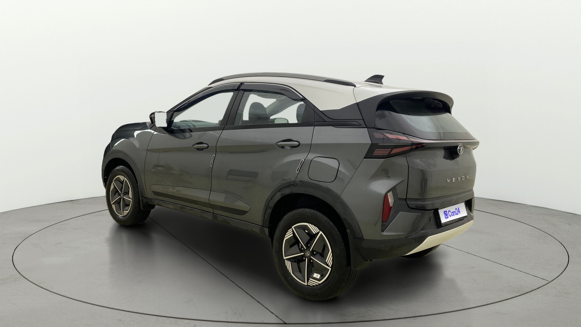 View 2023 Tata Nexon Revotron XE Image 2 Used 2023 Tata Nexon Revotron XE Image 2