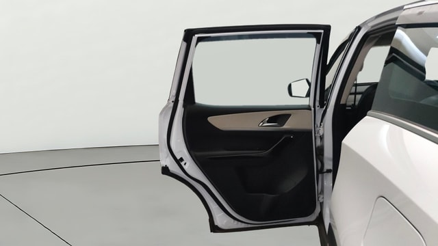View Mahindra XUV700 Image 16 Used Mahindra XUV700 Image 16