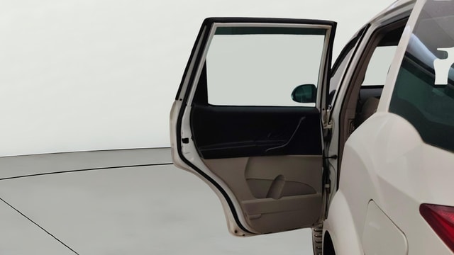 View Mahindra XUV500 Image 23 Used Mahindra XUV500 Image 23