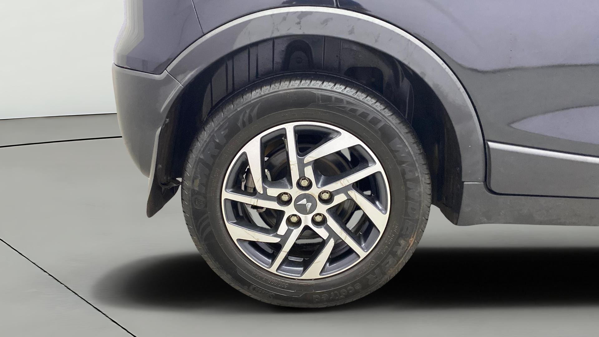 View 2023 Mahindra XUV300 W4 Petrol BS IV Image 34 Used 2023 Mahindra XUV300 W4 Petrol BS IV Image 34