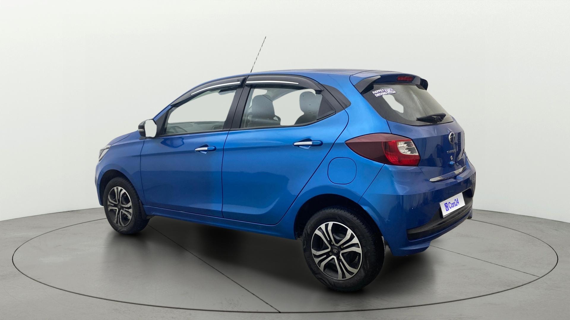 View 2024 Tata Tiago Revotorq XB Image 2 Used 2024 Tata Tiago Revotorq XB Image 2