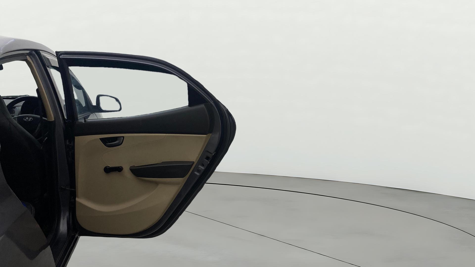 View 2015 Hyundai EON Sportz Image 5 Used 2015 Hyundai EON Sportz Image 5