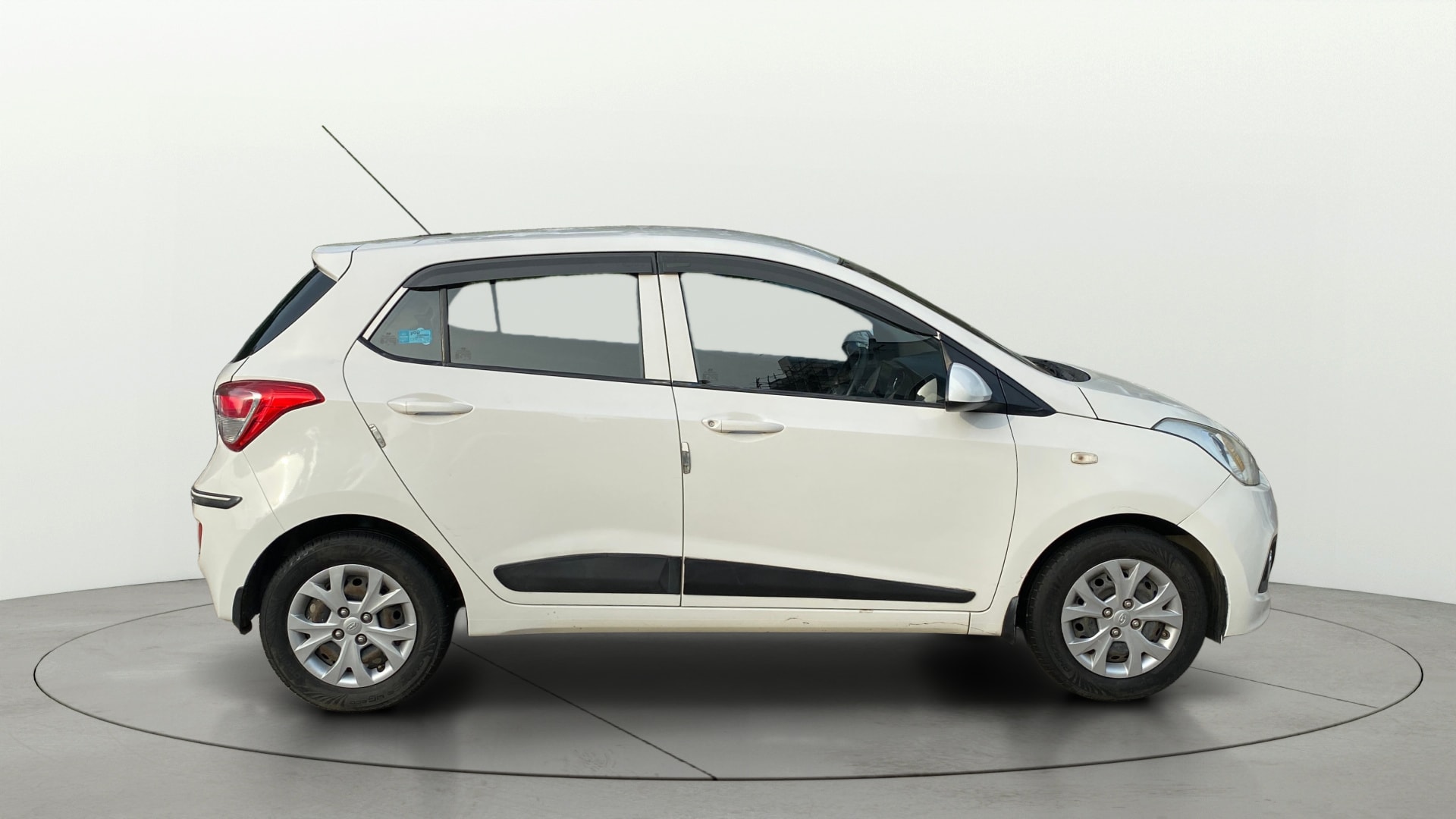 View 2015 Hyundai Grand i10 Magna 1.2 Kappa VTVT Image 29 Used 2015 Hyundai Grand i10 Magna 1.2 Kappa VTVT Image 29