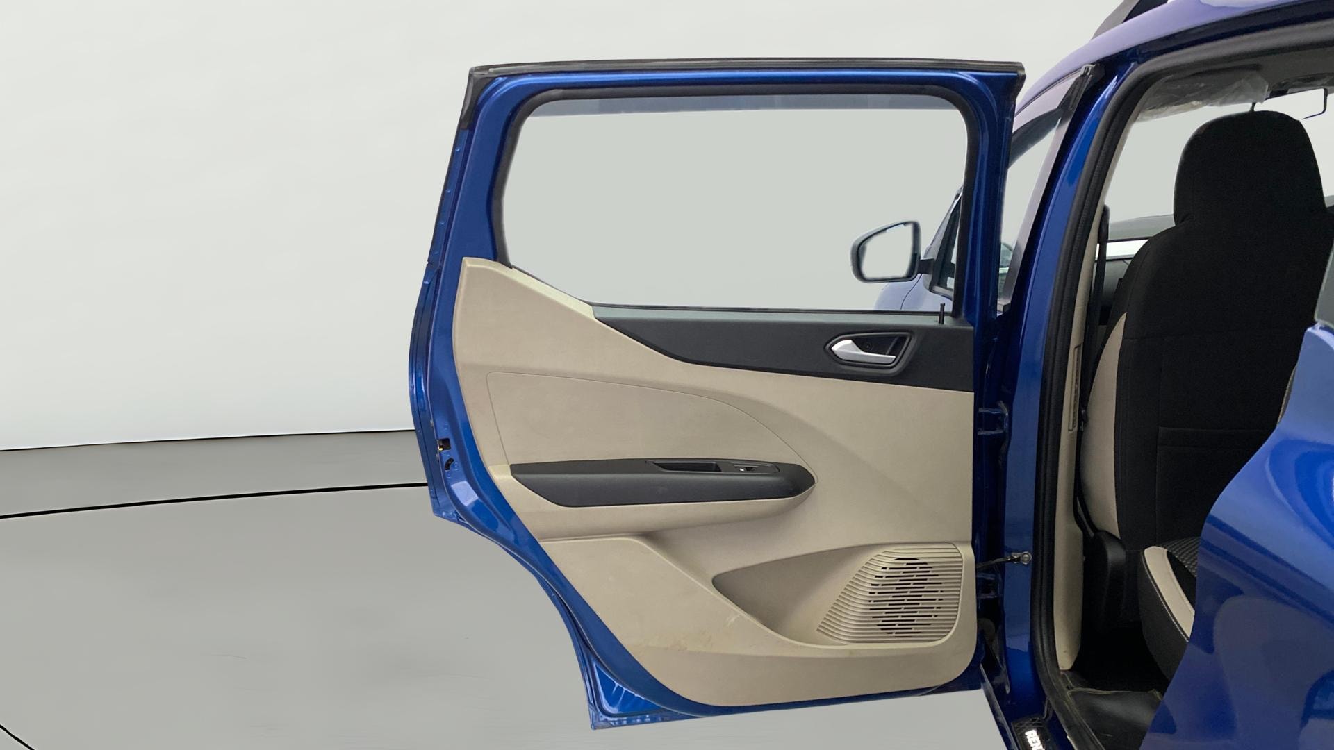 View 2022 Renault Triber RXZ Image 15 Used 2022 Renault Triber RXZ Image 15