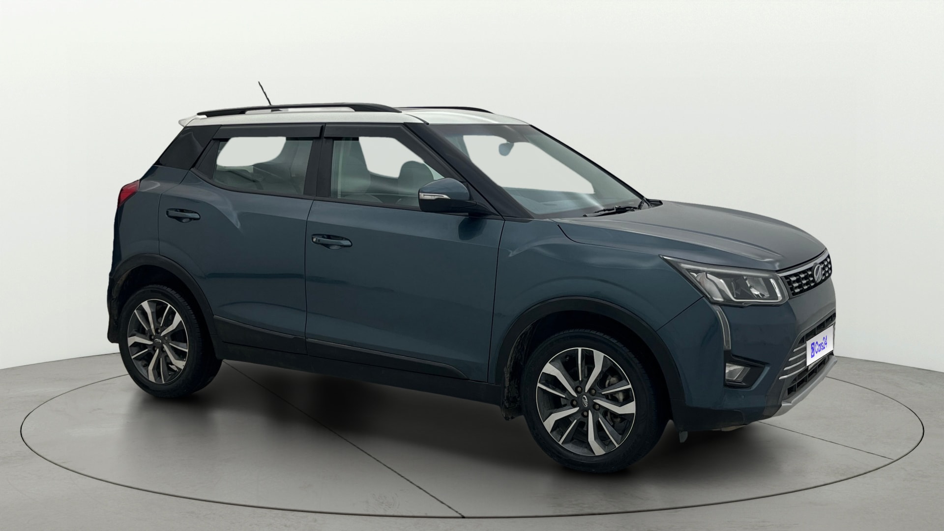 View 2021 Mahindra XUV300 W4 Petrol BS IV Image 14 Used 2021 Mahindra XUV300 W4 Petrol BS IV Image 14