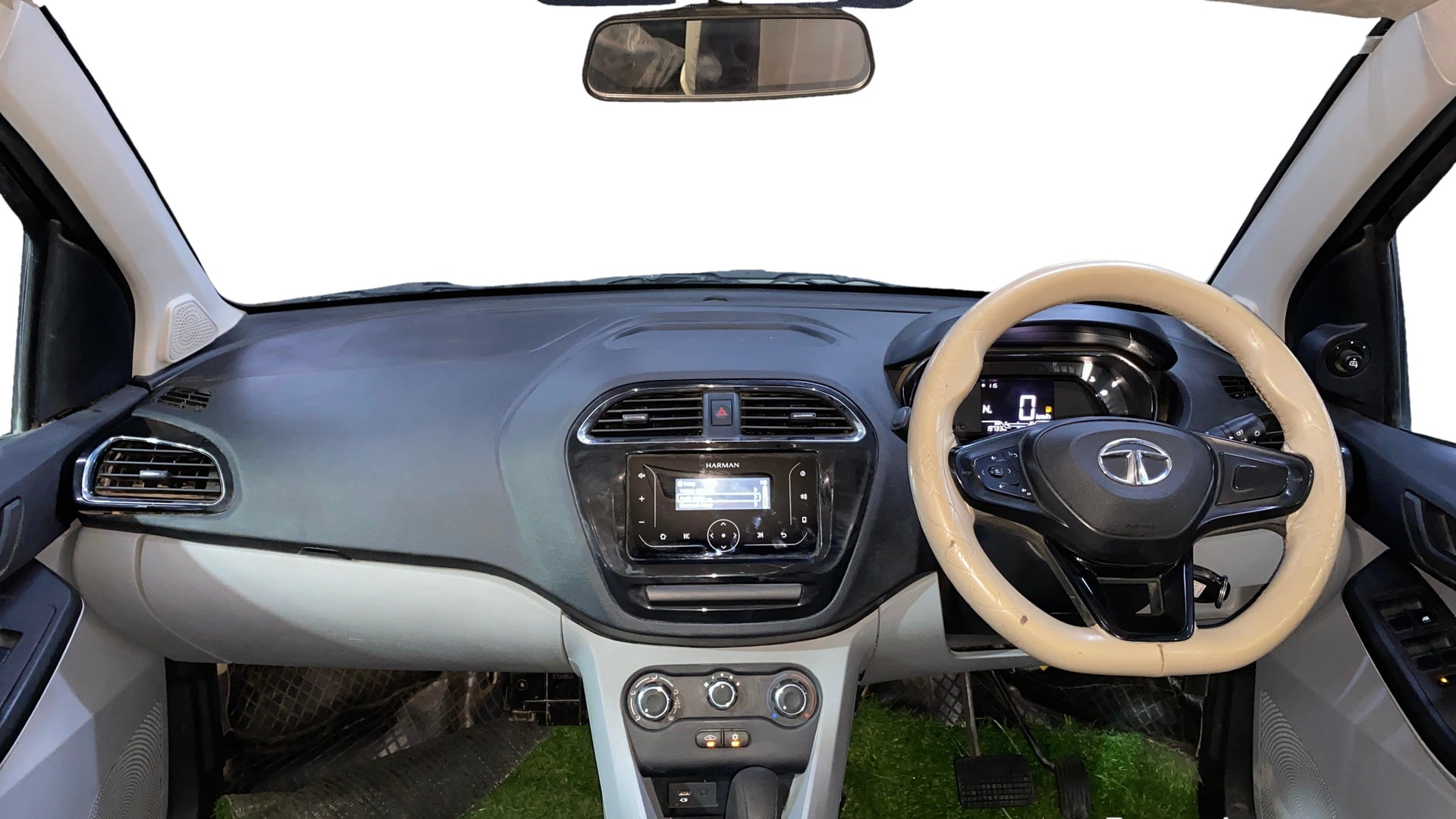 View 2023 Tata Tiago Revotorq XB Image 15 Used 2023 Tata Tiago Revotorq XB Image 15