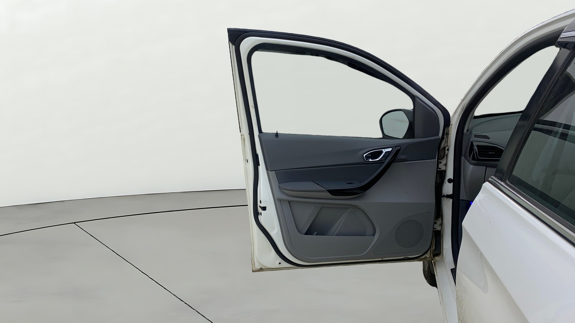 View 2022 Tata Tigor XE Diesel Image 31 Used 2022 Tata Tigor XE Diesel Image 31