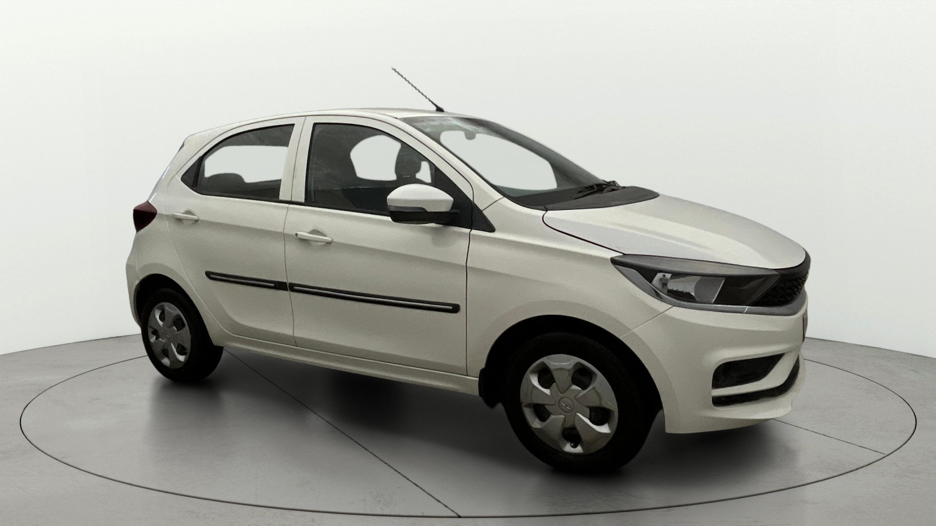 View 2021 Tata Tiago Revotorq XB Image 21 Used 2021 Tata Tiago Revotorq XB Image 21