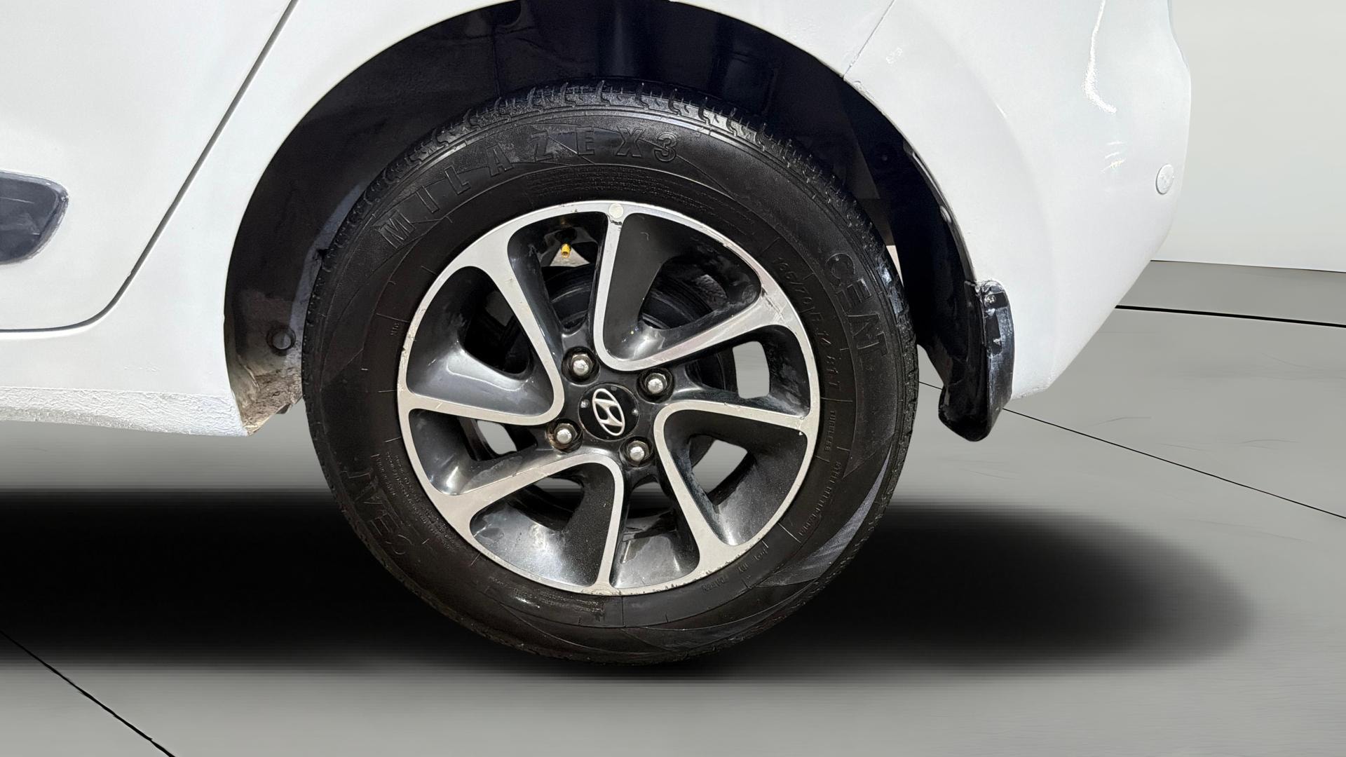 View 2018 Hyundai Grand i10 1.2 Sportz AT Petrol Image 11 Used 2018 Hyundai Grand i10 1.2 Sportz AT Petrol Image 11