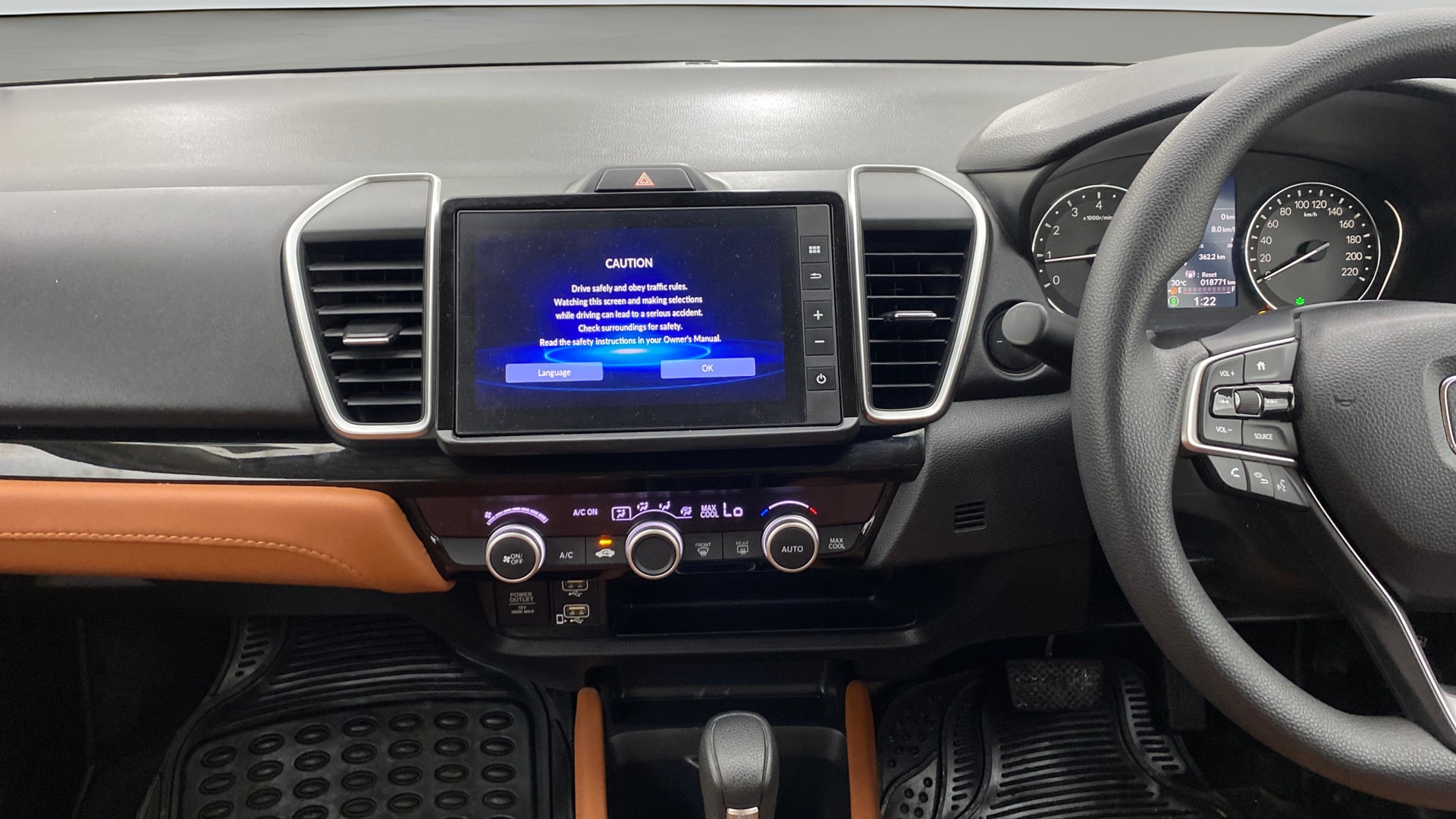 View 2023 Honda City ZX MT Diesel Anniversary Edition Image 18 Used 2023 Honda City ZX MT Diesel Anniversary Edition Image 18