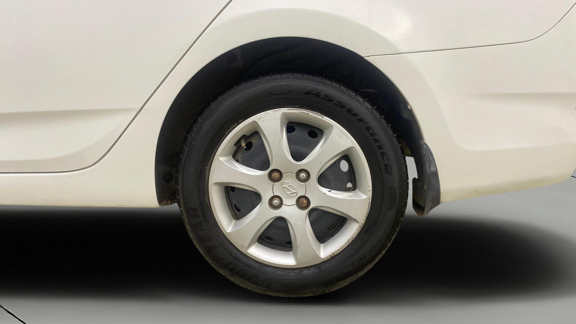 View 2014 Hyundai Fluidic Verna 1.4 VTVT CX Image 11 Used 2014 Hyundai Fluidic Verna 1.4 VTVT CX Image 11