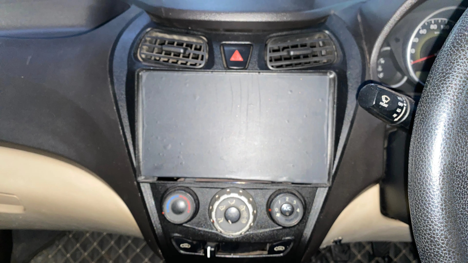 View 2013 Hyundai EON Magna Plus Image 30 Used 2013 Hyundai EON Magna Plus Image 30