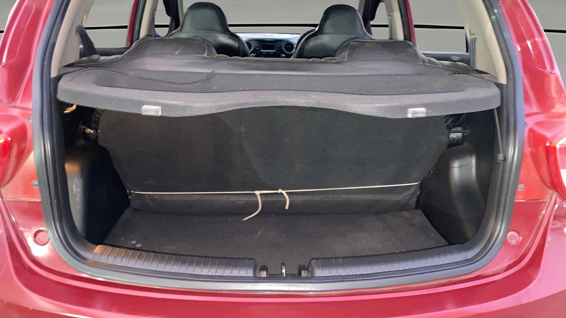 View 2014 Hyundai Grand i10 Sportz 1.2 Kappa Image 37 Used 2014 Hyundai Grand i10 Sportz 1.2 Kappa Image 37
